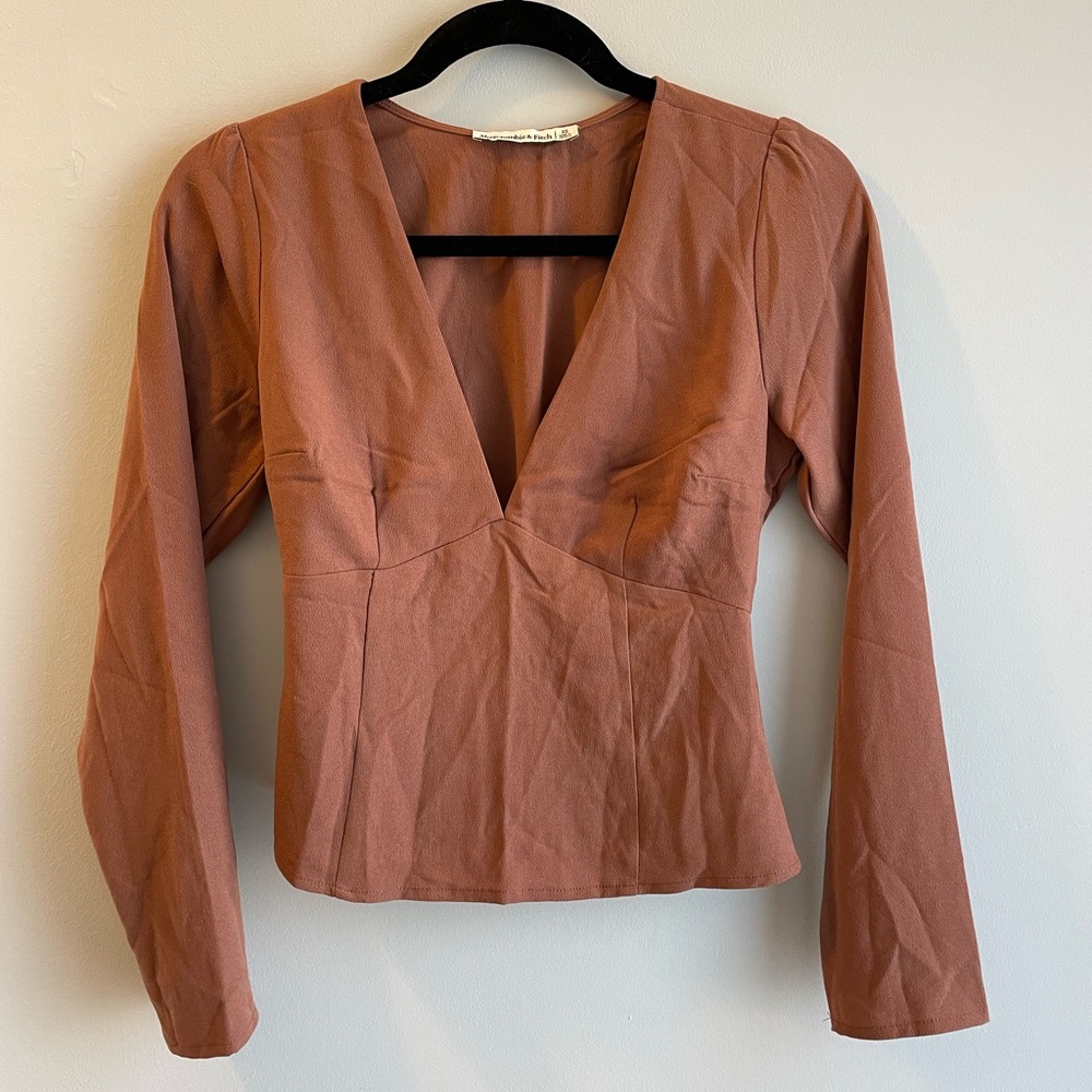 Fitted long sleeved shirt